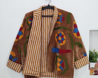 Chaqueta Suzani de terciopelo bordada a mano: abrigo bohemio indio, ropa de festival para mujer.
