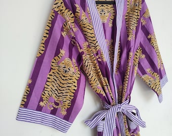 Bata kimono de algodón con estampado de tigre: ligera, ideal para estar en casa, el spa o la playa.