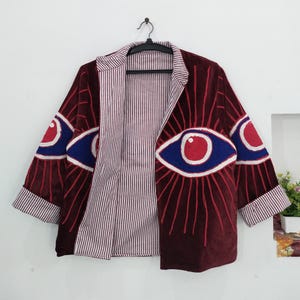 Giacca in velluto con ricami a occhio, cappotto boho di tendenza fatto a mano, abbigliamento da festival, capospalla artistico di produzione locale