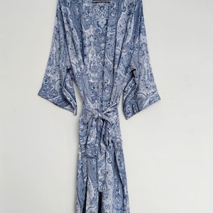 Polyester siden sari kimono-morgonrock: Paisley-mönstrad indisk loungewear, bohemisk strandklänning