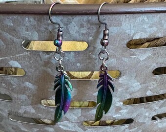 Schillernde Feder Ohrringe, Naturliebhaber Baumeln Ohrringe, Oil Slick Schmuck