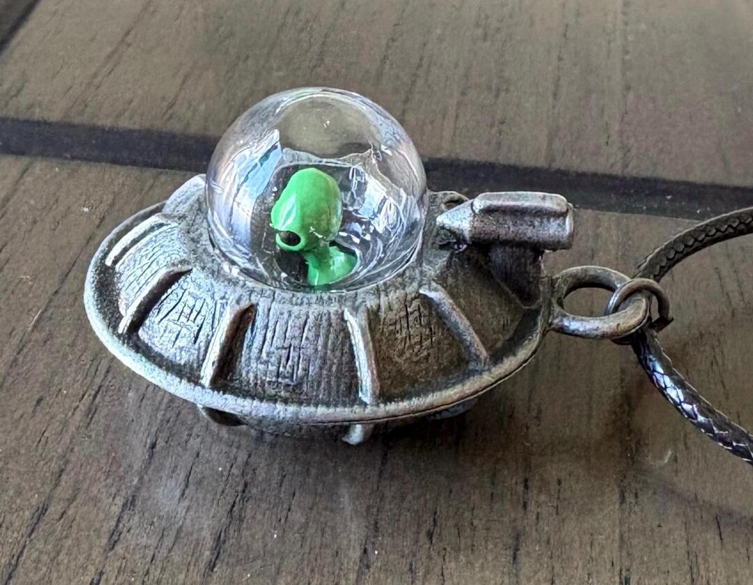 UFO Necklace, Alien Spaceship Pendant, Silver Flying Saucer Sci-fi ...