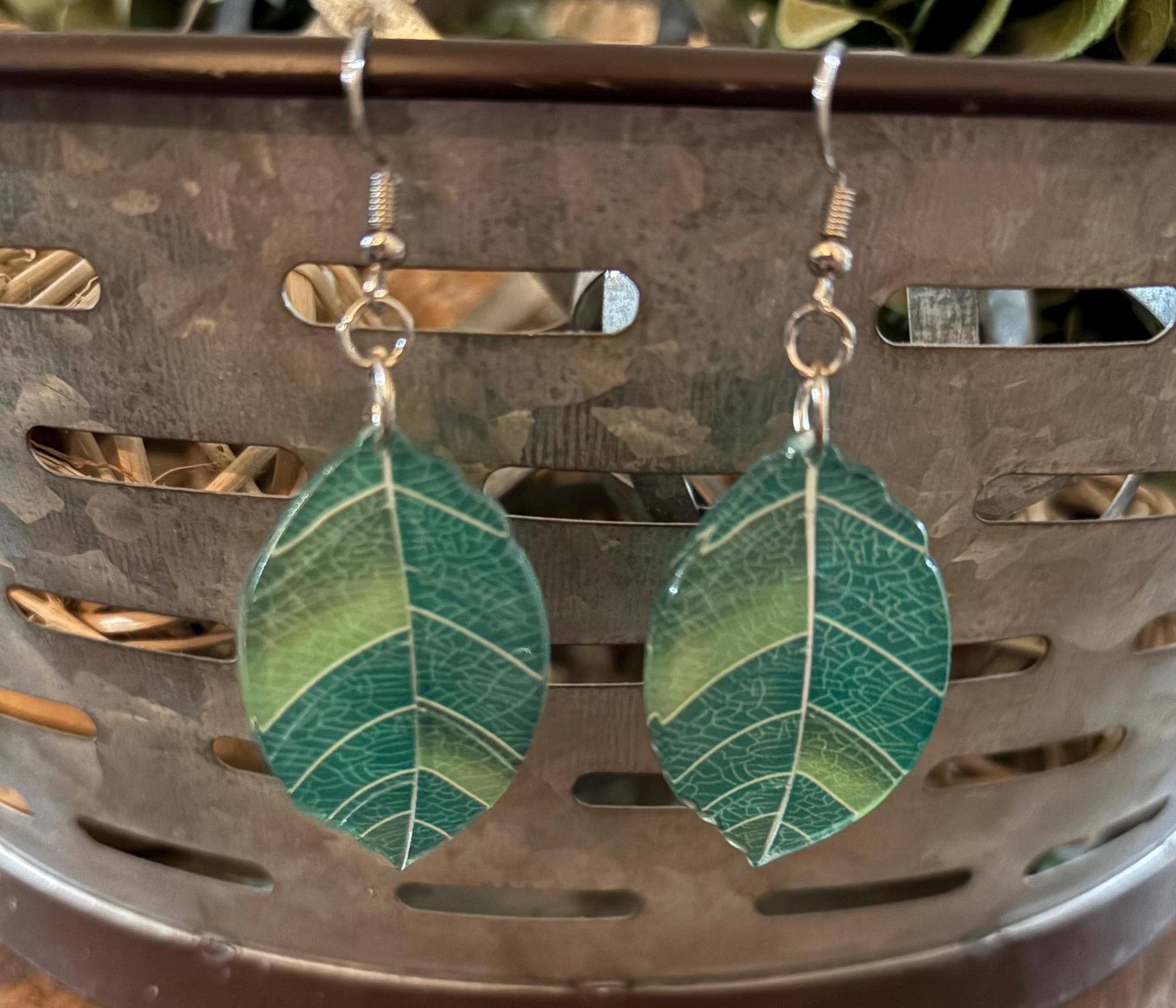 グリーンリーフイヤリング - Etsy 日本