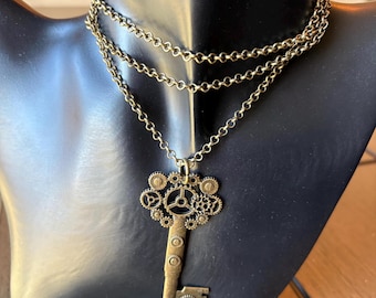 Steampunk Skelett Schlüssel Halskette, antikes Messing Zahnrad Anhänger Halskette, Statement Halskette, Gothic Schmuck, Schlüssel Schmuck, Vintage Stil