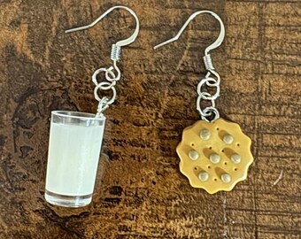Pendientes de leche y galletas, lindos pendientes colgantes para amantes de los postres y la comida.