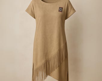 Vestido bohemio de ante con flecos hecho a mano, minivestido asimétrico color canela estilo western, atuendo vaquero para festivales con parches tribales