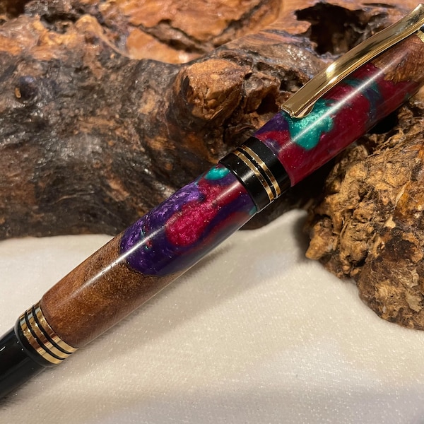 Gorgeous Churchill Fountain Pens with Scottish Oak Burl   (  6158  )