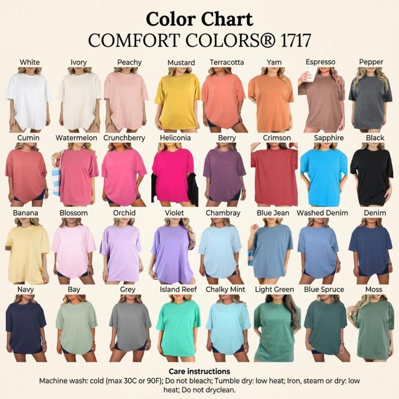 Pu&ograve; includere: Tabella colori di t-shirt Comfort Colors 1717 in vari colori, tra cui bianco, avorio, pesca, senape e nero. L'immagine mostra una gamma di tonalit&agrave;, dai pastelli chiari ai toni scuri, con istruzioni per la cura.