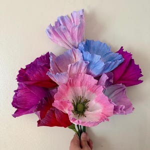 Fiori di carta crespa a forma di papavero. Fatti a mano, decorazioni per la casa uniche, decorazioni per matrimoni, fiori per spose, compleanno, primo anniversario di matrimonio, spedizione gratuita nel Regno Unito.