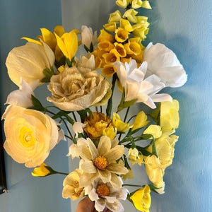 Il Coniglietto - Bouquet di fiori di carta crespa in giallo, oro e crema, fatto a mano, decorazione unica per la casa, baby shower, fiori per compleanni, spedizione gratuita nel Regno Unito
