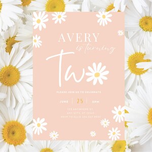 Bewerkbare Daisy-verjaardagsuitnodiging EN achtergrond, bloem 2e verjaardagsuitnodiging, Turning Two, roze madeliefjes bloemen, Instant Download