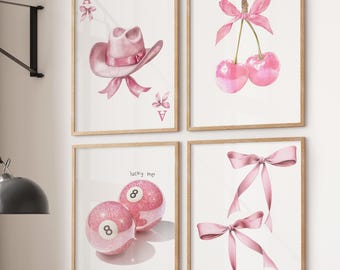 Ensemble de 4 impressions d'art rose preppy : chambre esthétique coquette porte-bonheur, rose rétro - affiches Ace Card 8 ball hat cerise noeuds, tendance maintenant