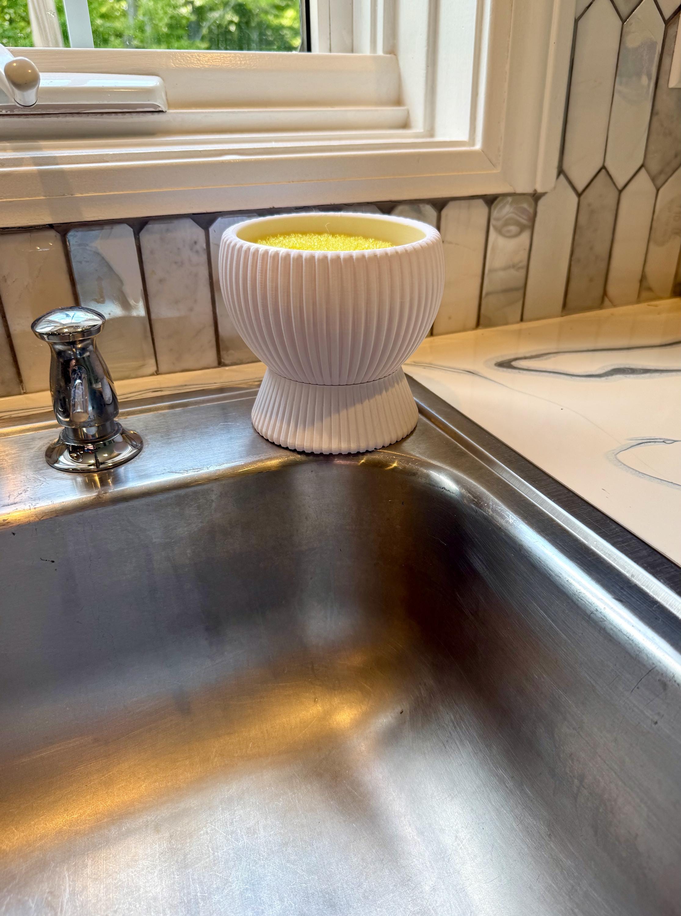 Scrub Daddy Holder with Drain Twist Lock – 3D Printed Sponge Holder for Sink, PETG Sponge Bowl Organizer, Modern Kitchen Sink Storage