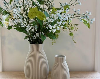 3D Printed Ribbed Vase: Modern Minimalist Decor
