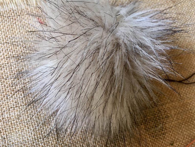 Beig faux fur pom pom vegan fabric pom pom ke rin zip puller key fob,beanie tree ornament