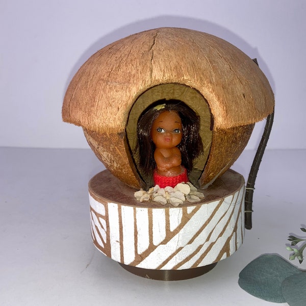Hula Girl Music Box in Coconut Shell Hut Hong Kong Hawaiian Tropical Tiki Dancer Rotates Vintage Decor