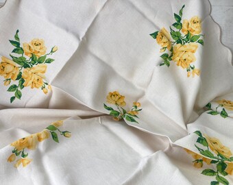 Yellow Roses Square Tablecloth Scalloped Edges Linen Vintage Table Linens