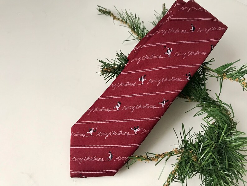 Merry Christmas Men/'s Necktie Skating Penguins Avon Vintage at Quilted Nest