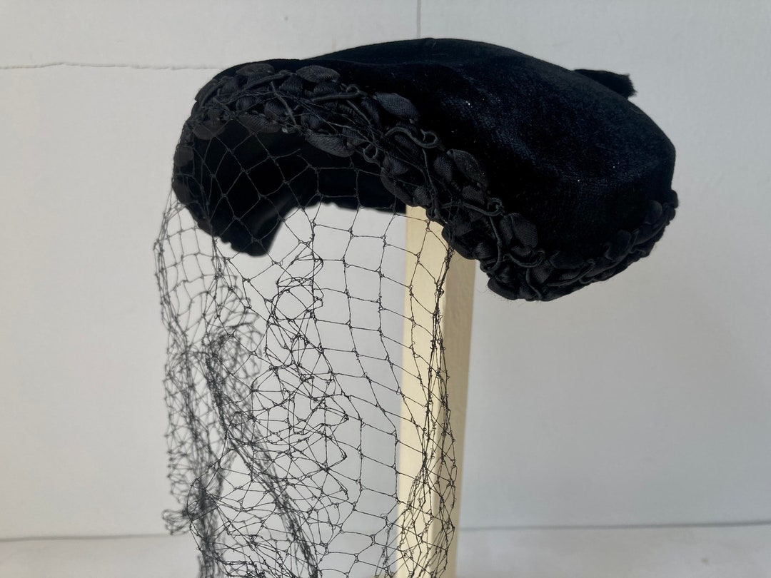 Black Velvet Ladies Hat With Veil Headpiece Bow Accent Vintage Clothing