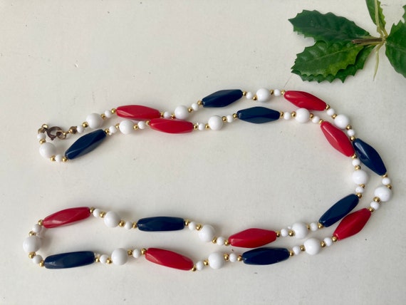 Patriotic Beaded Necklace Bakelite? Red White Blu… - image 5