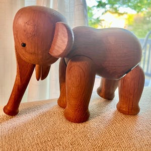 Statuetta vintage di elefante in legno articolato di Kay Bojesen, Danimarca, metà secolo, MCM