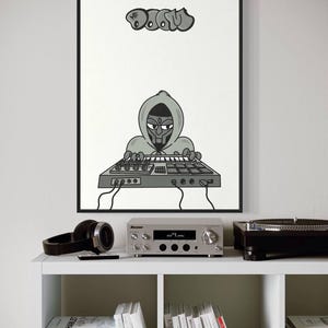 Pôster MF Doom – Arte de produtor de hip-hop lo-fi – Impressão de desenho animado de DJ retrô