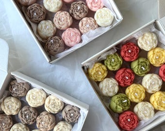 Cadeauset met pioenrooskaarsen – 16 minikaarsen in een geschenkdoos | Kleuren naar keuze beschikbaar | Handgemaakte bloemenkaarsen