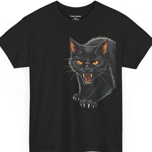 Fierce Black Cat Graphic Tee: Edgy Unisex T-Shirt