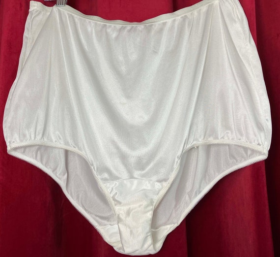 Vintage Vanity Fair USA Made Nylon Panties, Mushroom Gusset, Candleglo Sz 7  NWT!
