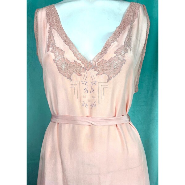 XL B 44 1930s Chinese Export Pink Silk Boudoir Dressing Gown Nightgown 30s