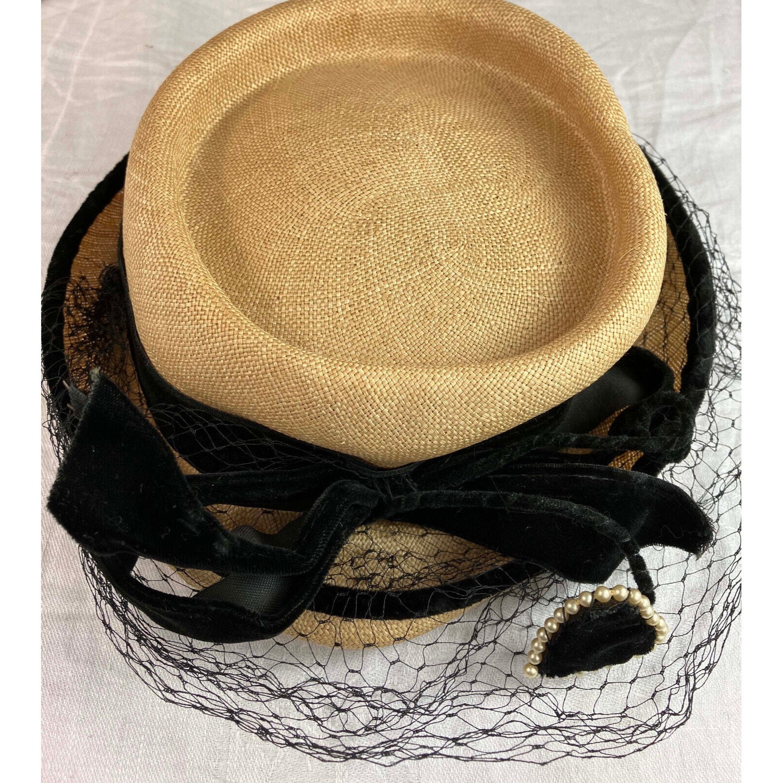 Romantic 1940s Straw Hat Pearl Heart Velvet Trim Perch  display picture 2
