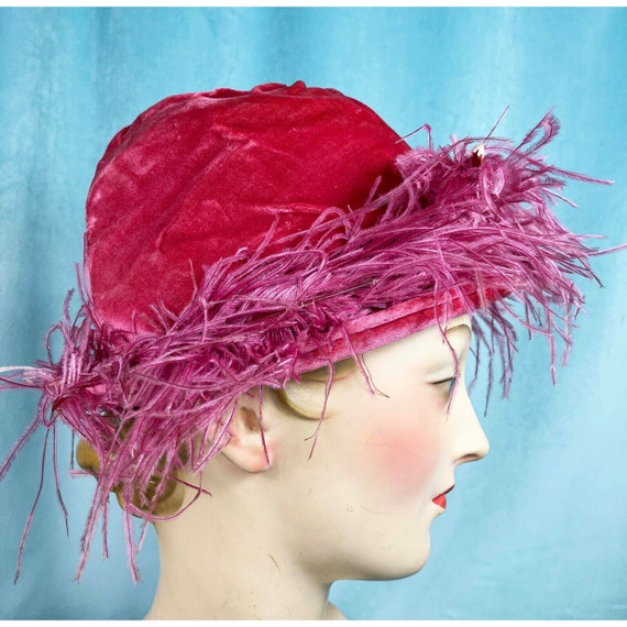 Vintage 1920s Flapper Pink Velvet + Feather Cloch… - image 3