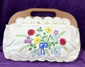 1940s The Bermuda Bag Wooden Frame Floral Embroidered cotton Cover