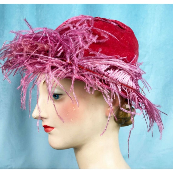 Vintage 1920s Flapper Pink Velvet + Feather Cloch… - image 1