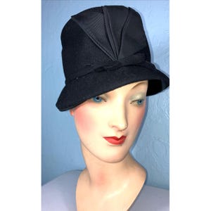 VERY DECO 1930s Black Felt Cloche Hat Chic 30s