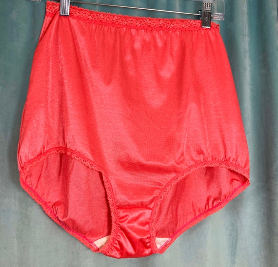 NWT VINTAGE WARNERS Panties Size M satin deep red lace Free Shipping $24.99  - PicClick