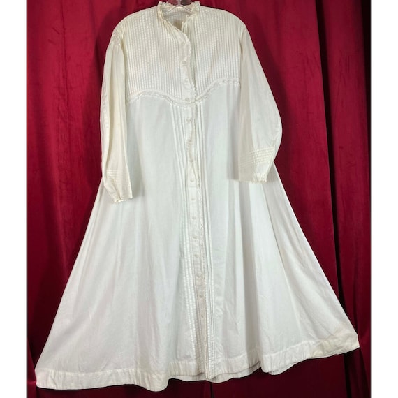 Antique Victorian 1860s White Cotton Dressing Gow… - image 1