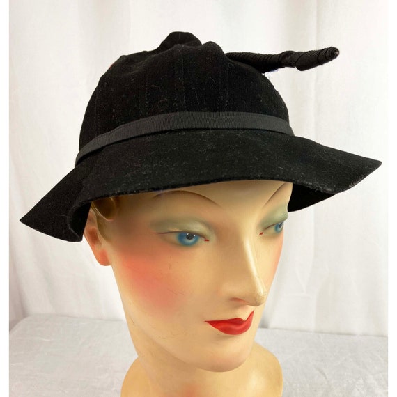 AVANT GARDE Abstract 1930s Black Felt Hat Pointy G
