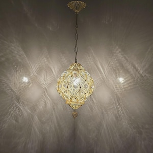Sculptural Gold-Toned Blown Glass Pendant Light – Unique Ceiling Lamp for Contemporary Interiors
