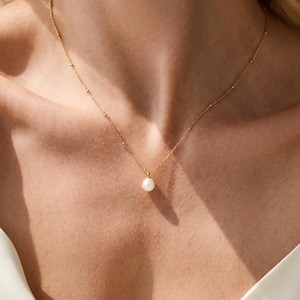 Bridal Pearl Necklace, Dainty Gold Pendant, Wedding Jewellery for Bride, Minimal Freshwater Pearl, Elegant Gift for Her Big Day