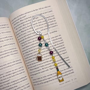 Hook Bookmark: Metal handmade bookmark - Reader Gift ideas - Acrylic Beads, Aluminum Wire