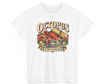 Camiseta com estampa de polvo, lata de frutos do mar retrô e arte de rótulo mediterrâneo
