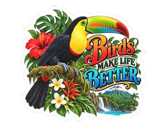 Pode incluir: Um autocolante colorido com um tucano de peito amarelo brilhante e bico multicolorido pousado num ramo. O design inclui flores de hibisco vermelhas, plumerias brancas, folhagem tropical, uma cascata e o texto Birds MAKE LIFE BETTER.