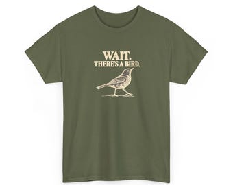 Camiseta de observação de pássaros, Espere, tem um pássaro!, Arte linear de pássaro creme
