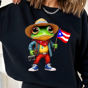 面白いコキ カエル プエルトリコ フラグ ボリクア フットボール SVG PNG、デビ ティラール マス 写真 プエルトリコ サポ コンチョ PNG/ラテン系/プエルトリコ フラグ