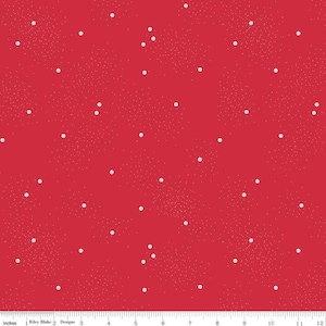 Pode incluir: Tecido vermelho com um padrão de pequenos pontos brancos e salpicos. O tecido tem uma régua ao longo da borda inferior, com o texto "Inches" e "Riley Blake Designs". O tecido tem aproximadamente 30 cm de largura.