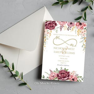 Bewerkbare sjabloon voor bordeauxrode bloemenhuwelijksuitnodiging van Oh Mochi Prints | Afdrukbare uitnodiging op canvas | Elegante DIY-trouwkaart | Downloaden
