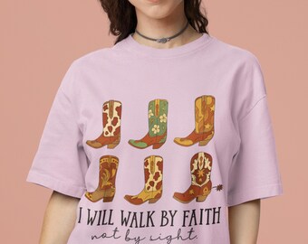 Maglietta Western Walk By Faith: Maglietta con stivali da cowgirl cristiana