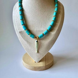 Statement-Halskette mit Fischanhänger - Bunte Perlenkette, vom Meer inspirierter Spaßschmuck - Fang des Tages