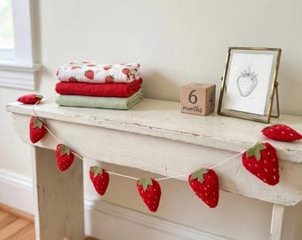 Strawberry Felt Garland, Handmade Berry Bunting Decor, Cute Cottagecore Wall Hanging, Nursery Room Decor, Summer Party Banner